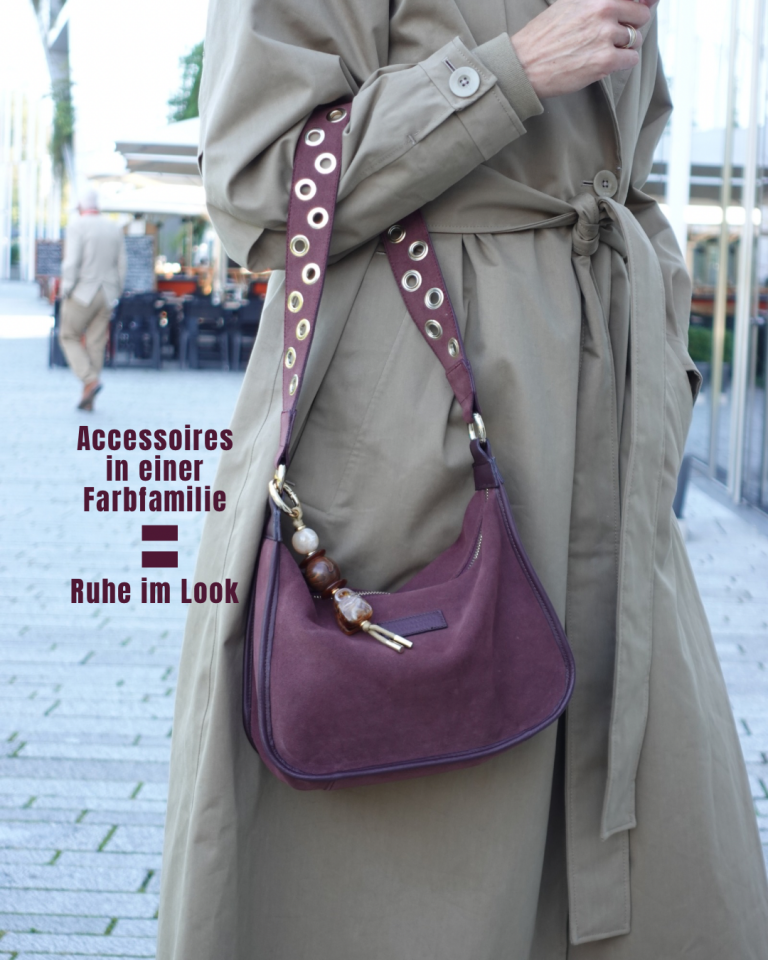 Bordeauxfarbene Brioche Bag mit Nietenstrap von Tiefenbacher Lehmann – Eyecatcher im Look.