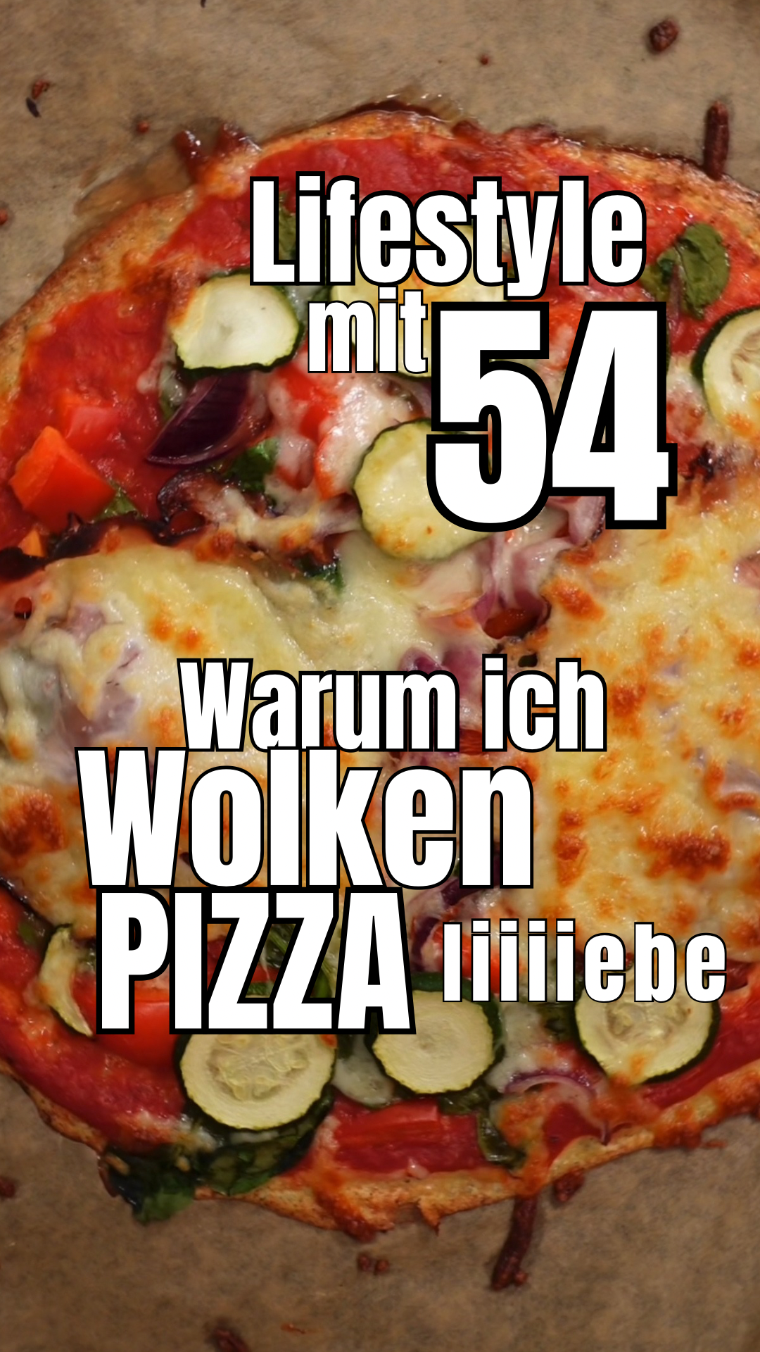 Wolken-Pizza mit Gemüse und Mozzarella als gesundes Mittagessen ohne Mehl