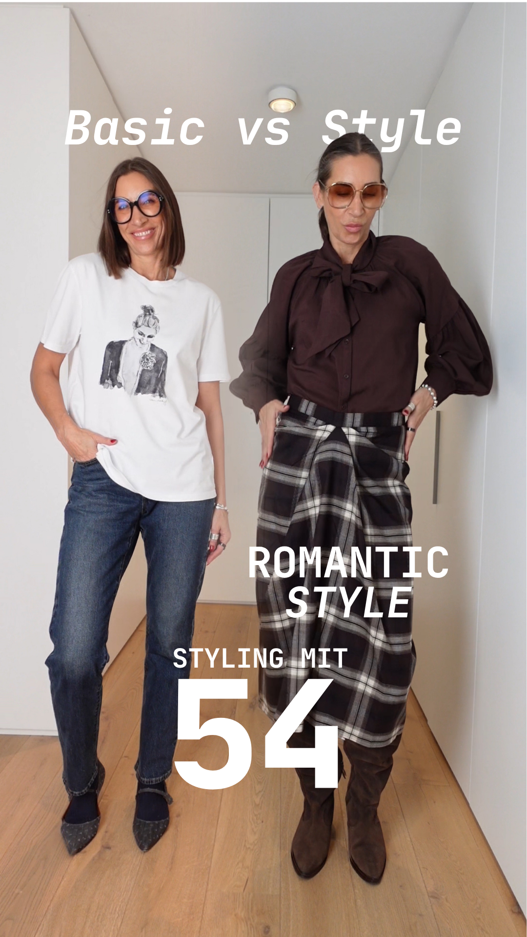Frau über 50, Swaantje Taube, trägt schokobraune Schluppenbluse und Karo-Rock im Romantic Style Frauen 50+